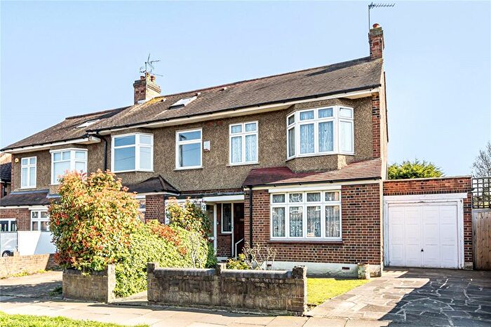 3 Bedroom Semi Detached House For Sale In Willow Road, Enfield, EN1