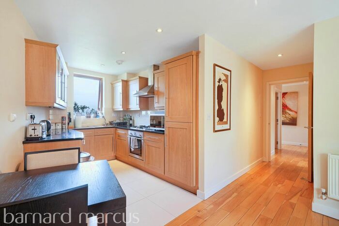 2 Bedroom Flat To Rent In Steele Road, London, W4