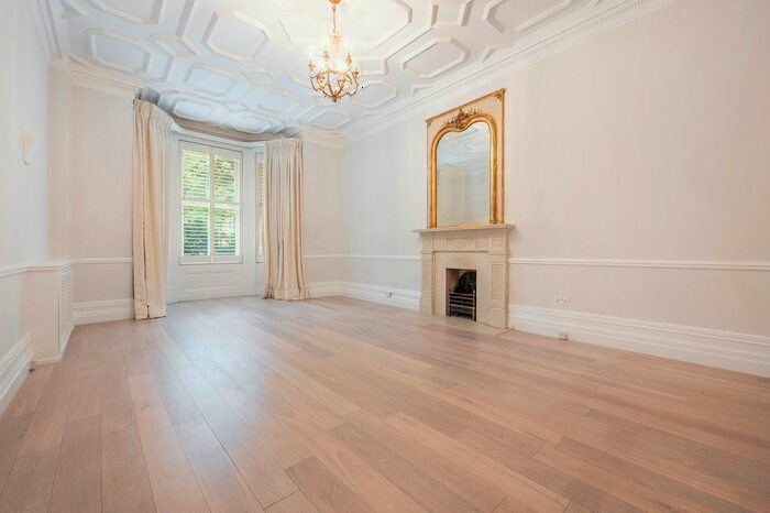 2 Bedroom Flat To Rent In Lower Sloane Street, London, SW1W