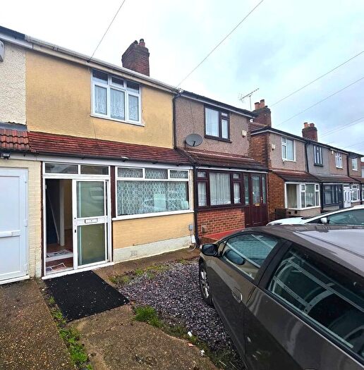 3 Bedroom Terraced House For Sale In Woodrow Avenue, Hayes, Greater London, UB4