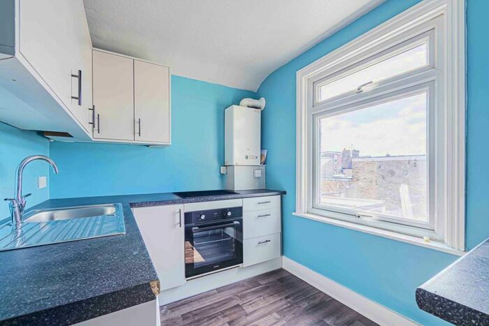 2 Bedroom Flat To Rent In Vicarage Road, Watford, WD18