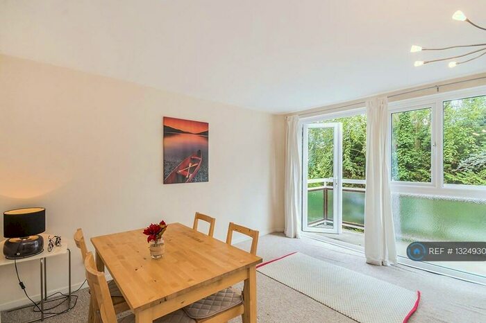 3 Bedroom Flat To Rent In Heathfield Court, Sutton, SM2