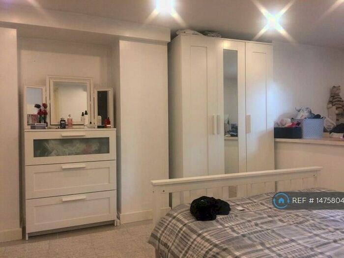 1 Bedroom Flat To Rent In Street Lane, Leeds, LS8