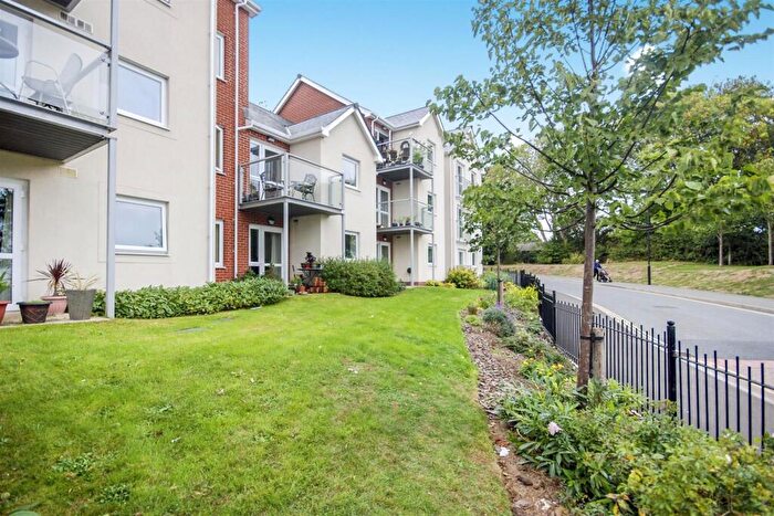 1 Bedroom Apartment For Sale In Somers Brook Court, Newport, Isle Of Wight, PO30