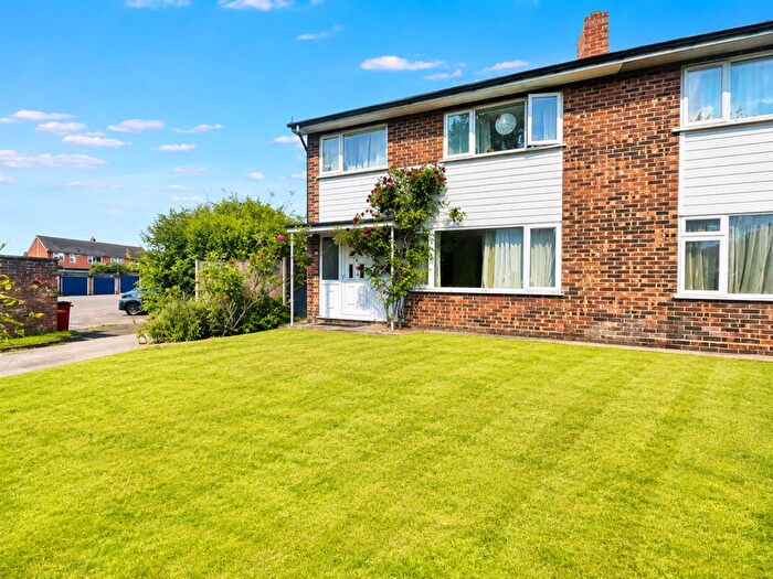 4 Bedroom Semi Detached House To Rent In Chalfont Walk, Norwich, NR4