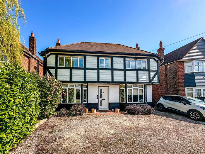3 Bedroom Detached House For Sale In Fairmile Road, Christchurch, Dorset, BH23