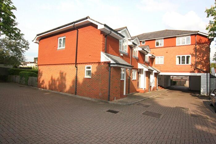 2 Bedroom Flat To Rent In Langham Court, Holmbrook Drive, Hendon, NW4