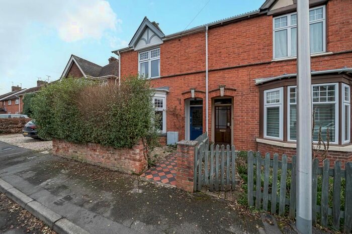 4 Bedroom Semi-Detached House To Rent In Newbury, Berkshire, RG14