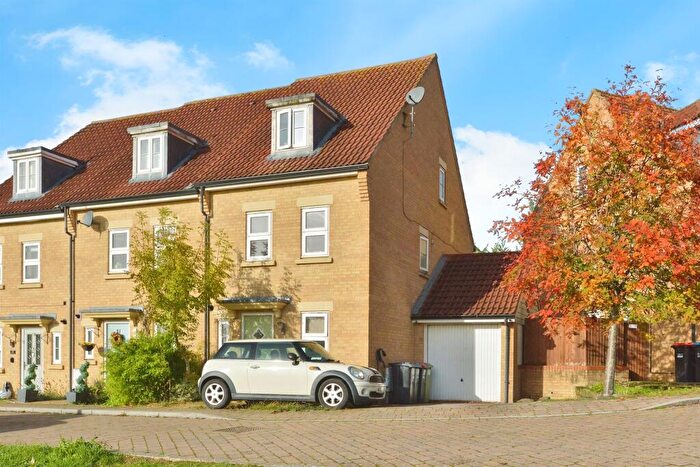 3 Bedroom Town House For Sale In Grable Avenue, Oxley Park, Milton Keynes, MK4