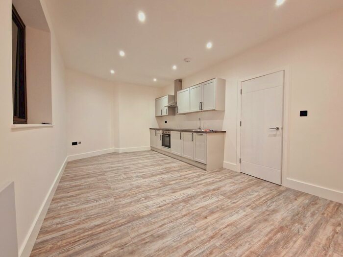 1 Bedroom Flat To Rent In Clarence Street, Swindon, SN1