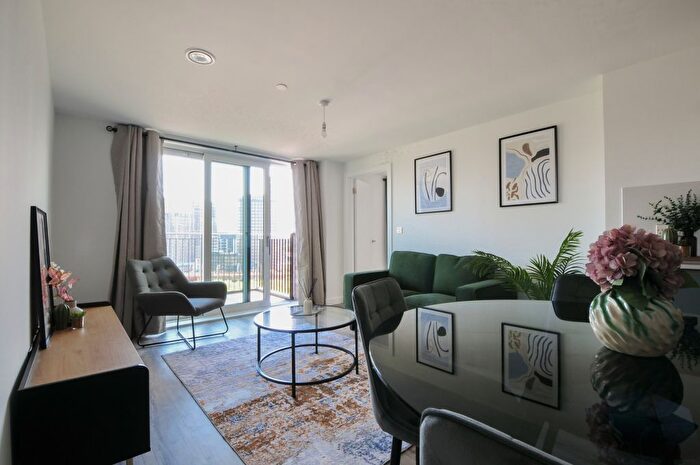 2 Bedroom Flat To Rent In Shale Lane, Salford, M5