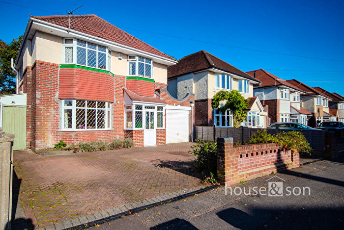 4 Bedroom Detached House For Sale In The Grove, Bournemouth, BH9