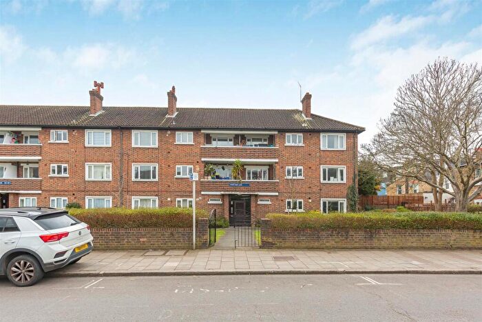 2 Bedroom Flat For Sale In White Hart Lane, Barnes, London, SW13