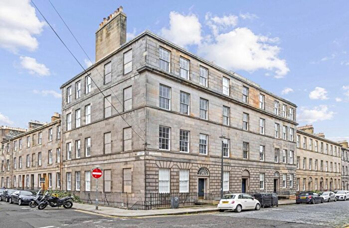 3 Bedroom Apartment For Sale In Clarence Street, Edinburgh, EH3