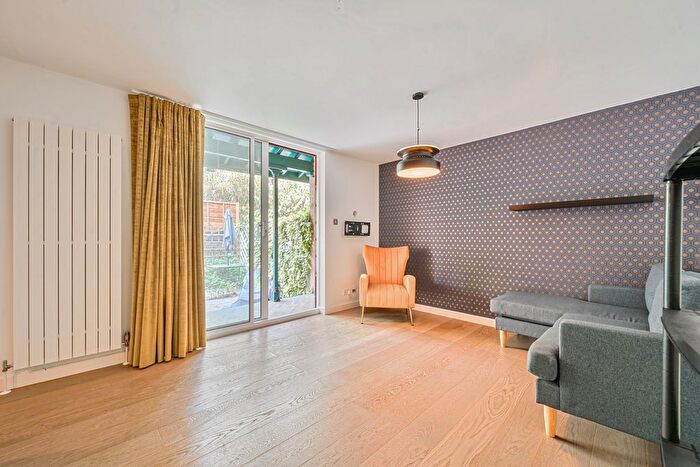 2 Bedroom Flat To Rent In Bridgeport Place, Wapping, E1W