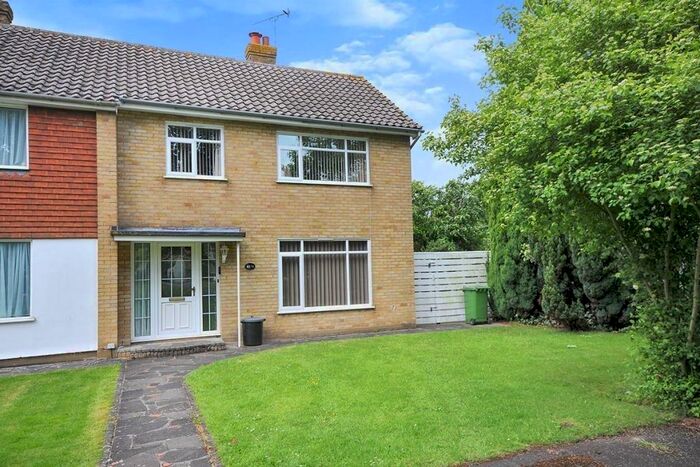 3 Bedroom Semi-Detached House To Rent In Barnfield Close Crockenhill, BR8