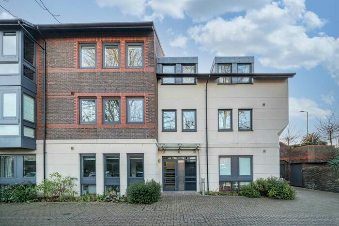 2 Bedroom Flat To Rent In Old Lodge Place, St Margarets, Twickenham, TW1