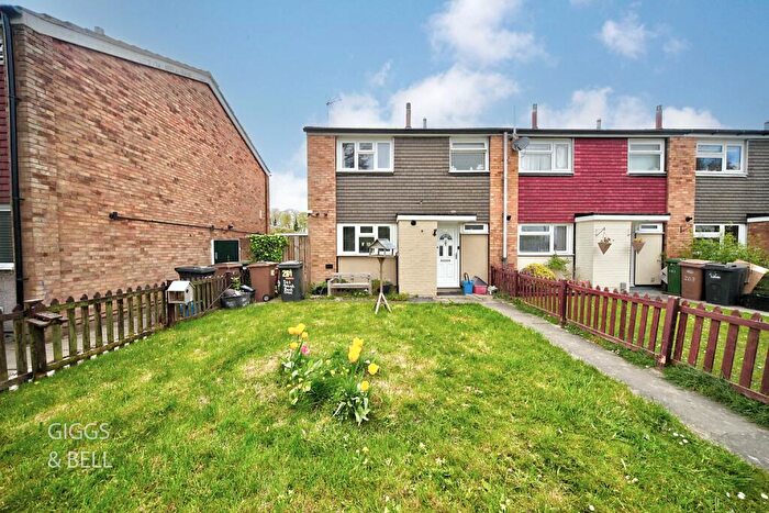3 Bedroom End Of Terrace House For Sale In Wauluds Bank Drive, Luton, Bedfordshire, LU3