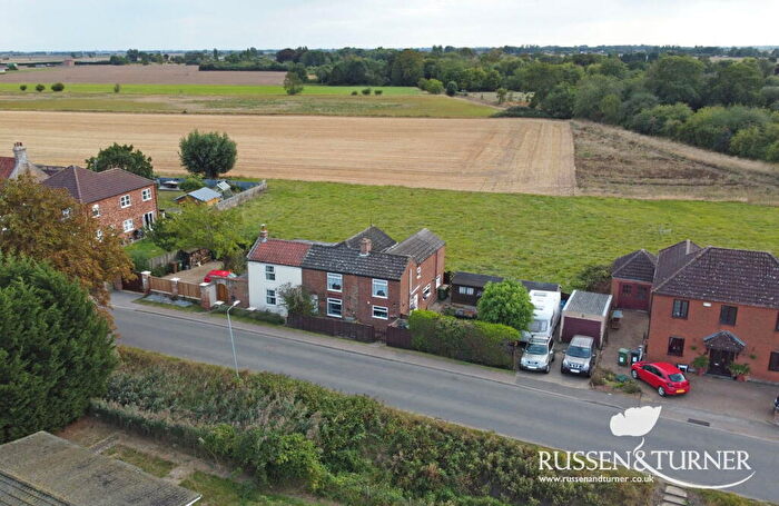 4 Bedroom Semi-Detached House For Sale In Magdalen Road, Tilney St Lawrence, PE34