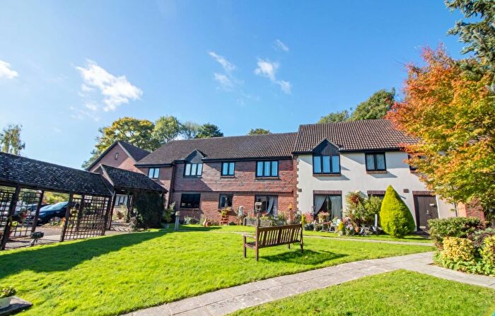 2 Bedroom Flat For Sale In Rosecott, Havant Road, Horndean, Waterlooville, PO8