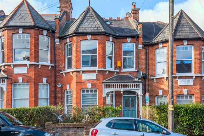 3 Bedroom Flat To Rent In Durham Road, London N2