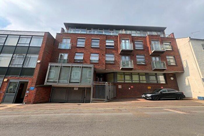 1 Bedroom Flat To Rent In Hazelwood Road, Northampton, NN1