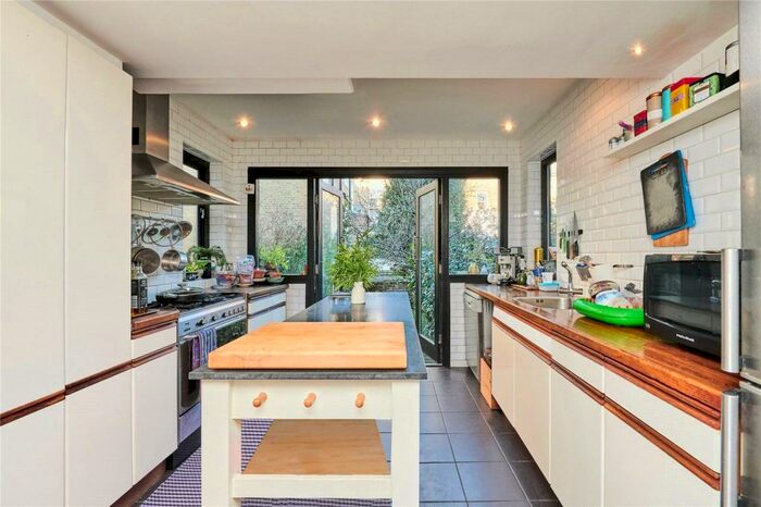 2 Bedroom Flat To Rent In Lawford Road, Kentish Town, London, NW5