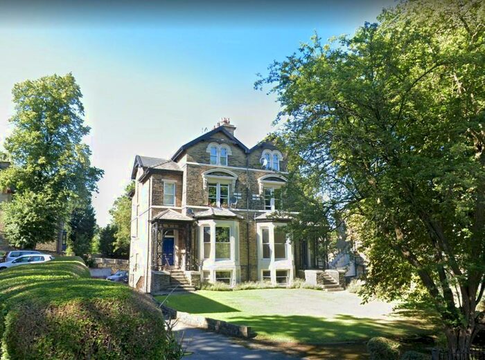 2 Bedroom Ground Flat To Rent In Parkfield Road, Bradford, West Yorkshire, BD8