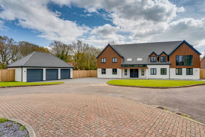 5 Bedroom Detached House For Sale In Skylark Meadows, Whiteley, PO15