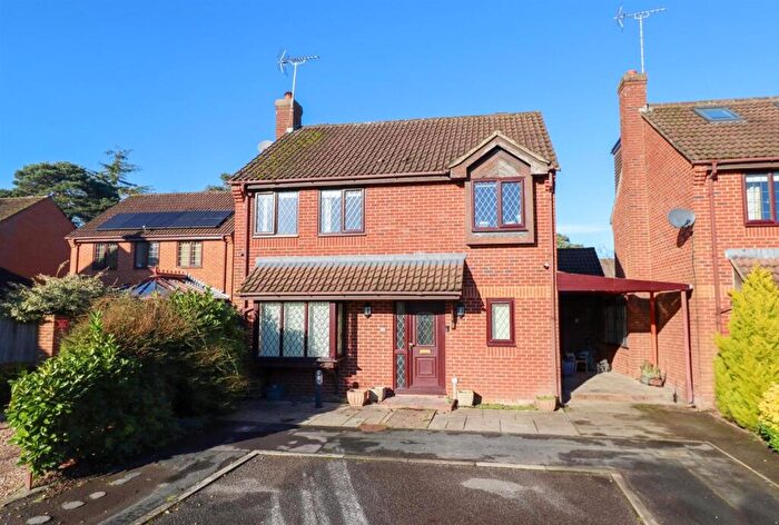 4 Bedroom Detached House For Sale In Azalea Gardens, Church Crookham, Fleet, GU52