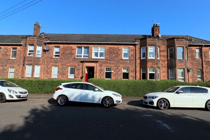 3 Bedroom Flat To Rent In Moness Drive, Bellahouston, Glasgow, G52