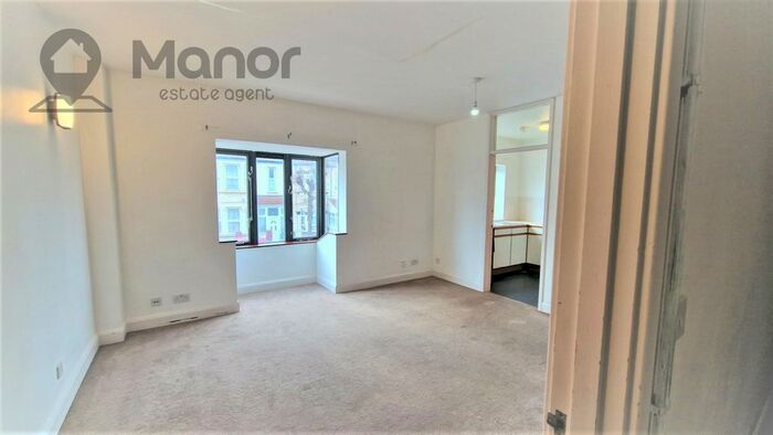 2 Bedroom Flat To Rent In Toronto Avenue, Manor Park, E12