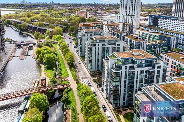 2 Bedroom Apartment For Sale In Kingfisher Heights, Hale Village, London, N17