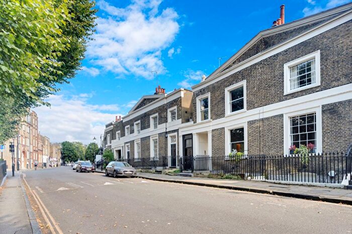 2 Bedroom Flat To Rent In Lloyd Square, Islington, London, WC1X