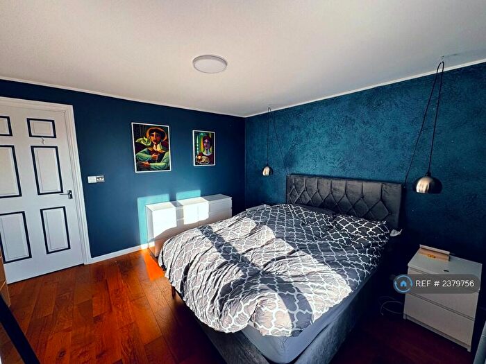 2 Bedroom Flat To Rent In Candle Street, London, E1