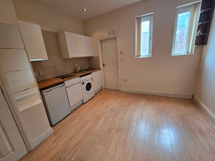 Studio To Rent In West Hendon Broadway, London, NW9