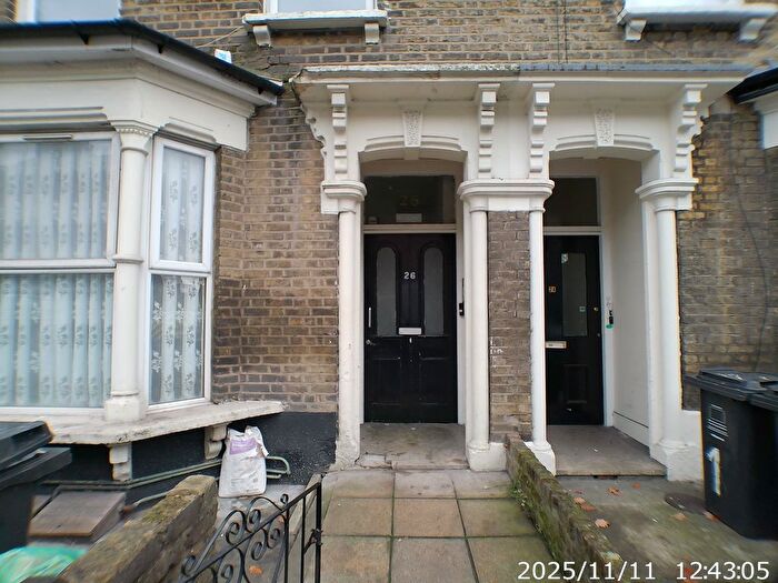 2 Bedroom Flat To Rent In Cricketfield Road, London, E5