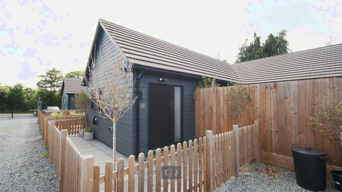 3 Bedroom Detached Bungalow To Rent In Tawney Lane, Stapleford Tawney, Romford, RM4