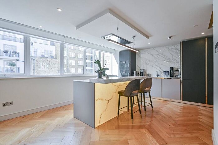 3 Bedroom Flat To Rent In Mansfield Mews, Marylebone, London, W1G