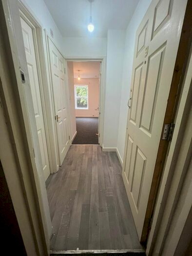 Studio To Rent In Eastern Road, Romford, RM1