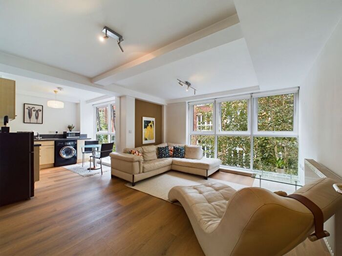 1 Bedroom Flat To Rent In Kamen House, - Magdalen Street, SE1