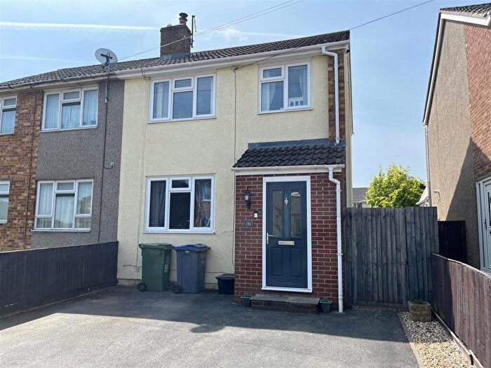 3 Bedroom Semi-Detached House For Sale In Braemor Road, Calne, SN11