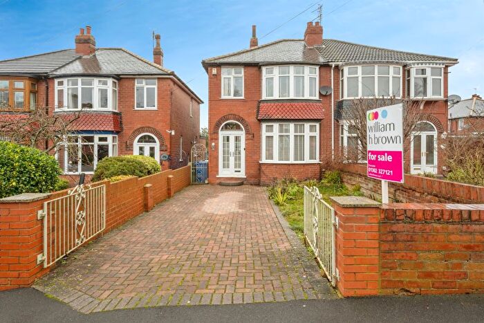 3 Bedroom Semi-Detached House For Sale In Dell Crescent, Hexthorpe, Doncaster, DN4