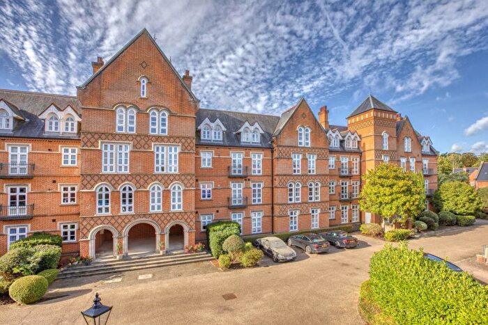 3 Bedroom Apartment To Rent In Virginia Park, GU25