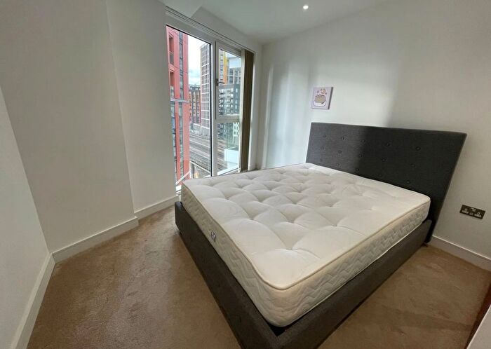 1 Bedroom Flat To Rent In Wandsworth Road, London, SW8