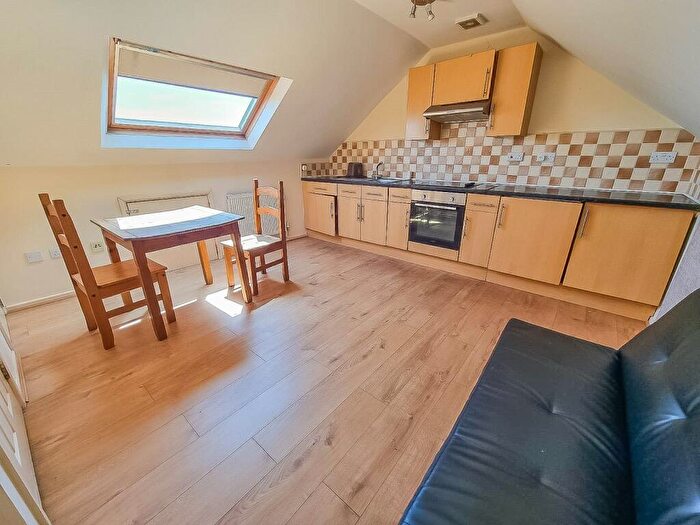 2 Bedroom Flat To Rent In Penarth Road, Grangetown, Cardiff, CF11