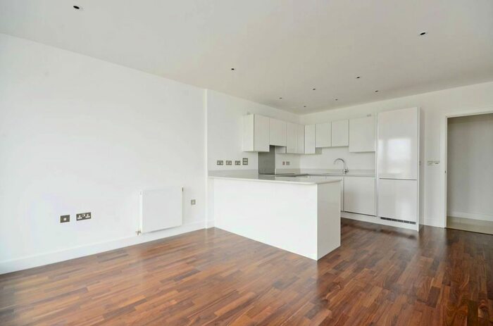 3 Bedroom Flat To Rent In Norman Road, Greenwich, London, SE10