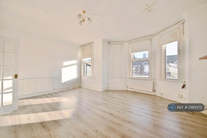 2 Bedroom Flat To Rent In Devonshire Road, London, N13