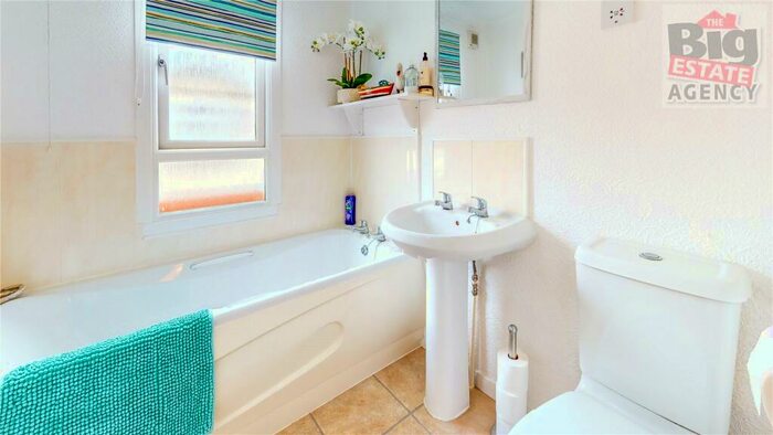 2 Bedroom Retirement Property For Sale In Willowbrook Park, Sandycroft, Deeside, CH5