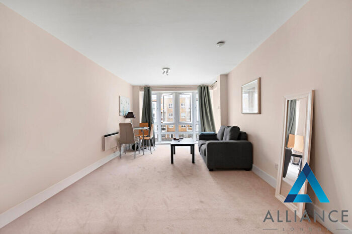 2 Bedroom Apartment To Rent In St David'S Square, London, E14